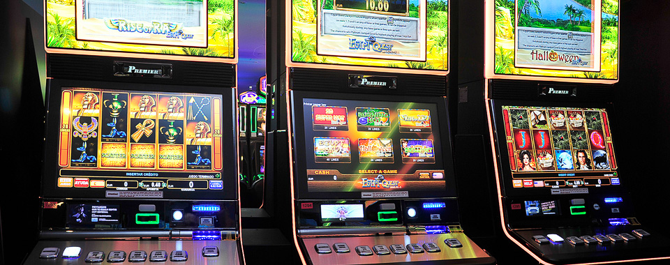 Video multi-game slots